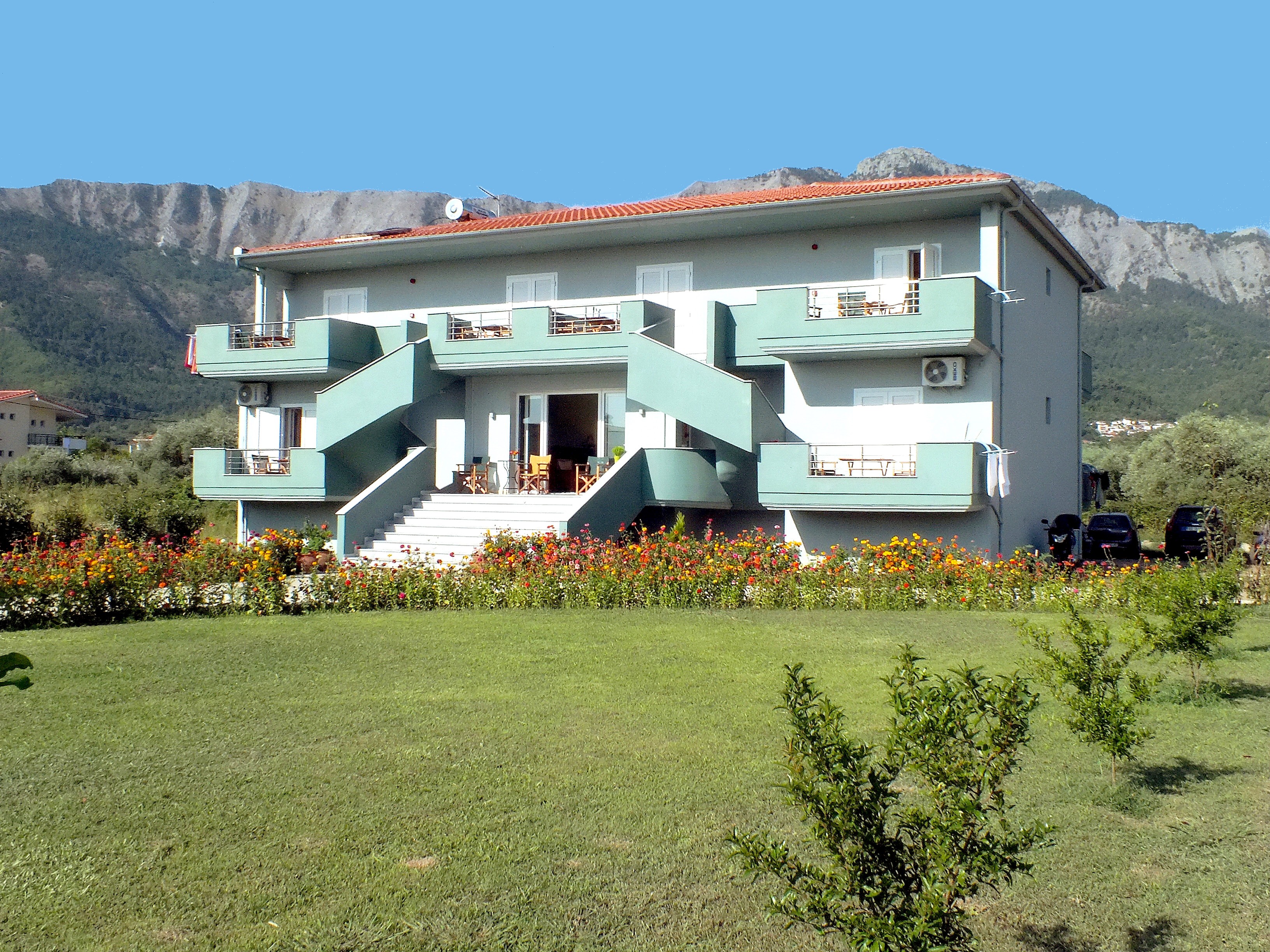 APARTMENTS ZEUS (ΕΜΜΑΝΟΥΗΛ ΕΛΕΝΗ ΕΜΜΑΝΟΥΗΛ ΒΑΣΙΛΙΚΗ ΟΕ)
